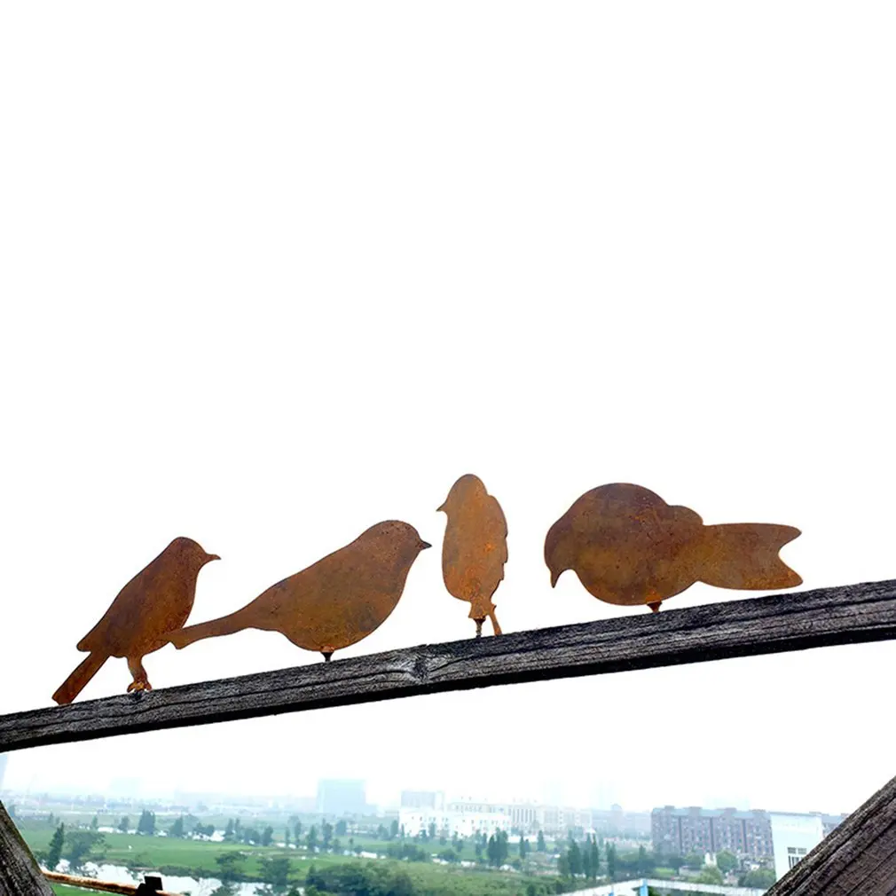 Oiseaux rouillés avec vis à visser dans le bois, 4 oiseaux patinés -  Décoration de jardin